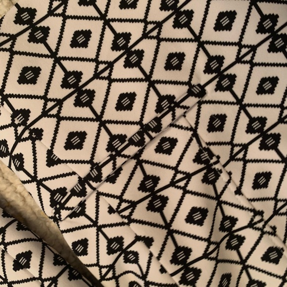 Black and white fitted blazer. Single button with asymmetrical hem. Medium. - Picture 6 of 9